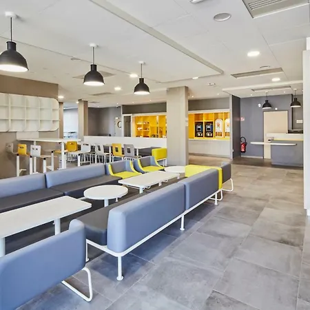 Hotel Kyriad Eco - Ferrand Estaing 2*
