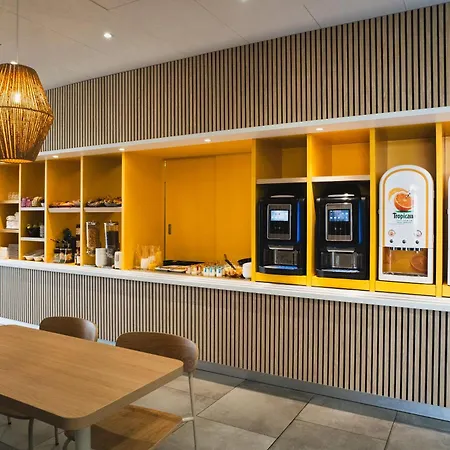 Hotel Kyriad Eco - Ferrand Estaing