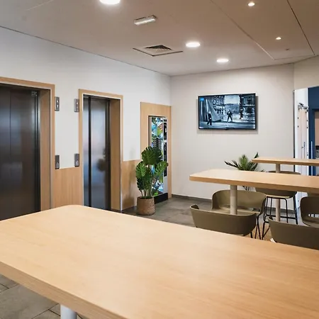 Kyriad Eco - Ferrand Estaing ホテル 2*