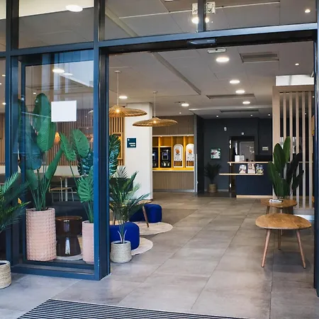 ホテル Kyriad Eco - Ferrand Estaing