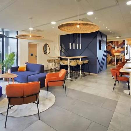 Kyriad Eco - Ferrand Estaing Hotel