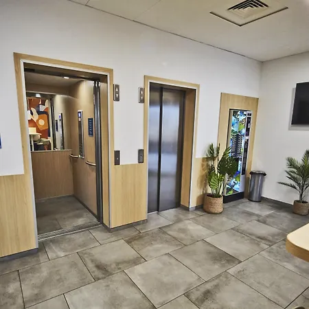Kyriad Eco - Ferrand Estaing 2*