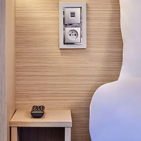 Hotel Kyriad Eco - Ferrand Estaing