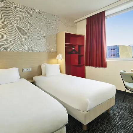 Kyriad Eco - Ferrand Estaing Hotel