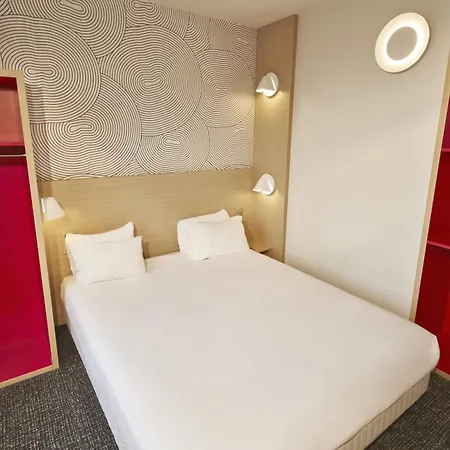 Hotel Kyriad Eco - Ferrand Estaing