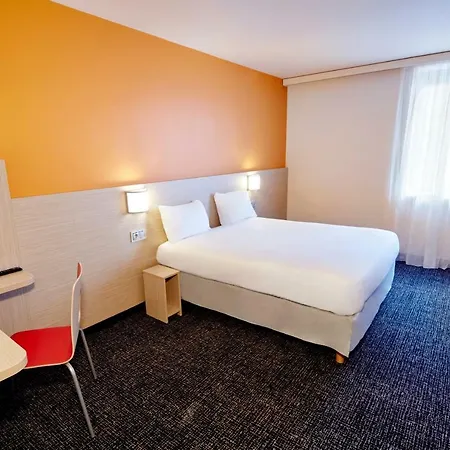 Kyriad Eco - Ferrand Estaing クレルモン・フェラン