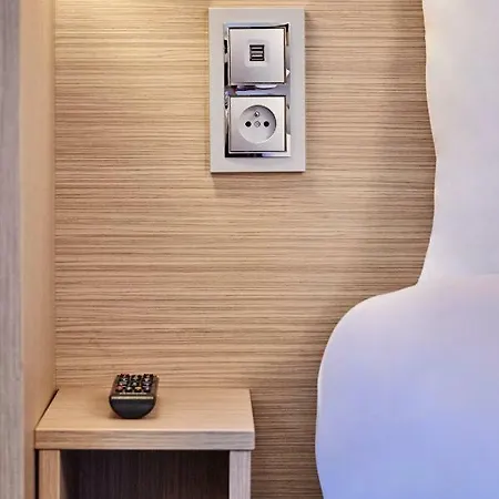 ホテル Kyriad Eco - Ferrand Estaing