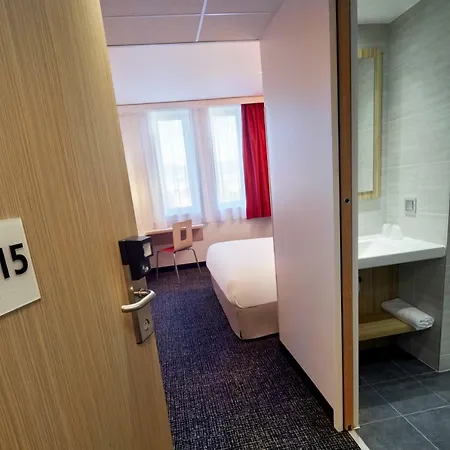 ホテル Kyriad Eco - Ferrand Estaing 2*