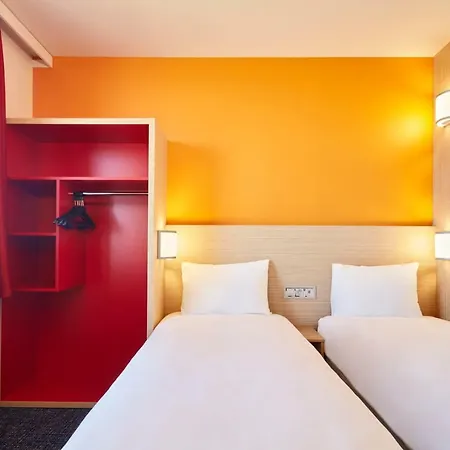 ホテル Kyriad Eco - Ferrand Estaing 2*