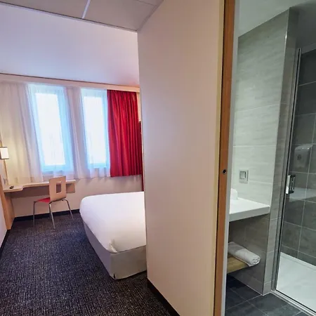 Kyriad Eco - Ferrand Estaing ホテル 2*