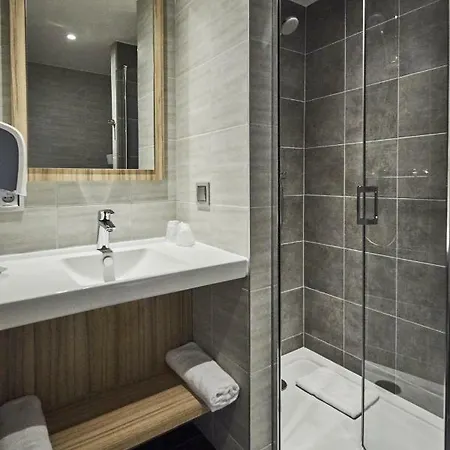 ホテル Kyriad Eco - Ferrand Estaing