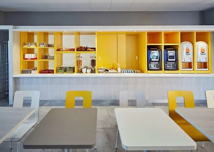 Kyriad Eco - Ferrand Estaing Hotel 2*