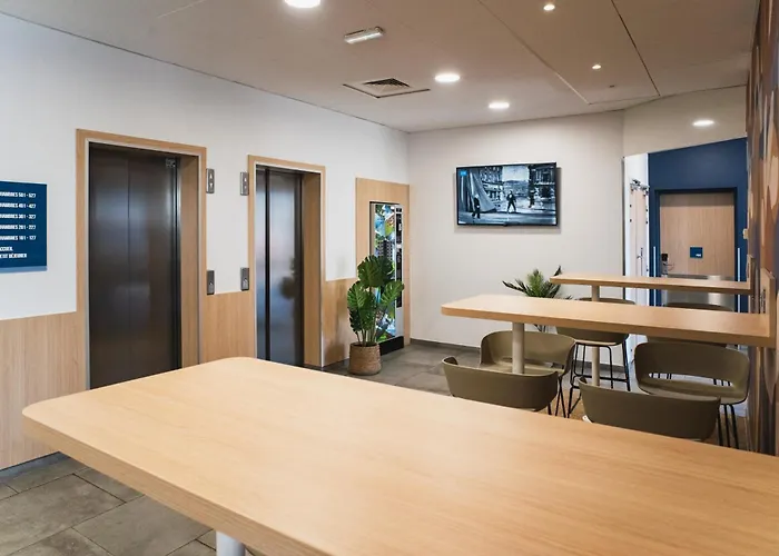 Kyriad Eco - Ferrand Estaing Hotel 2*