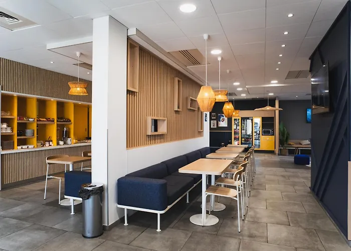 Hotel Kyriad Eco - Ferrand Estaing 2*