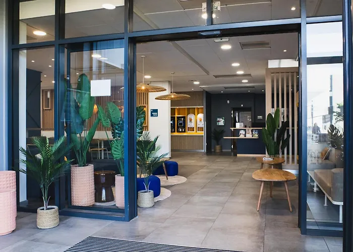 Hotel Kyriad Eco - Ferrand Estaing