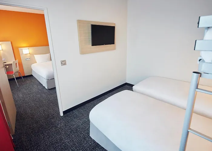 Отель Kyriad Eco - Ferrand Estaing 2*