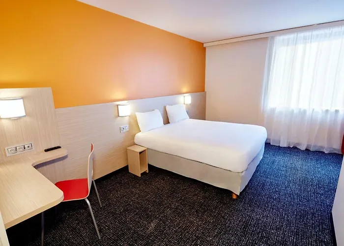 Kyriad Eco - Ferrand Estaing Клермон-Ферран