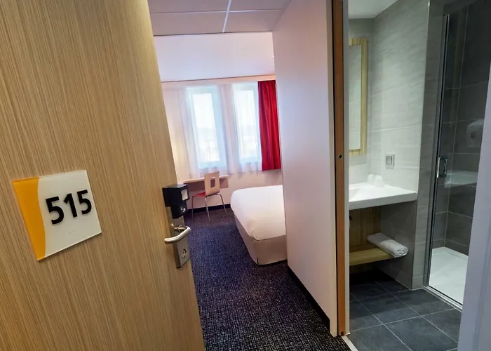 Hotel Kyriad Eco - Ferrand Estaing 2*