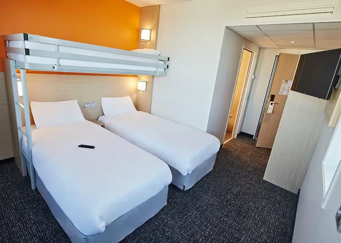 Отель Kyriad Eco - Ferrand Estaing Клермон-Ферран