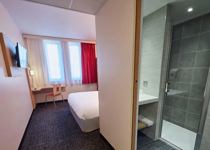 Kyriad Eco - Ferrand Estaing Hotel 2*