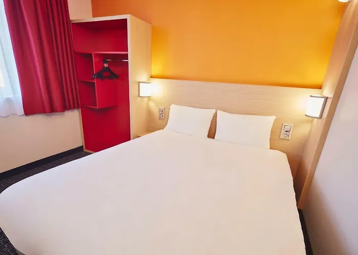 Kyriad Eco - Ferrand Estaing Hotel