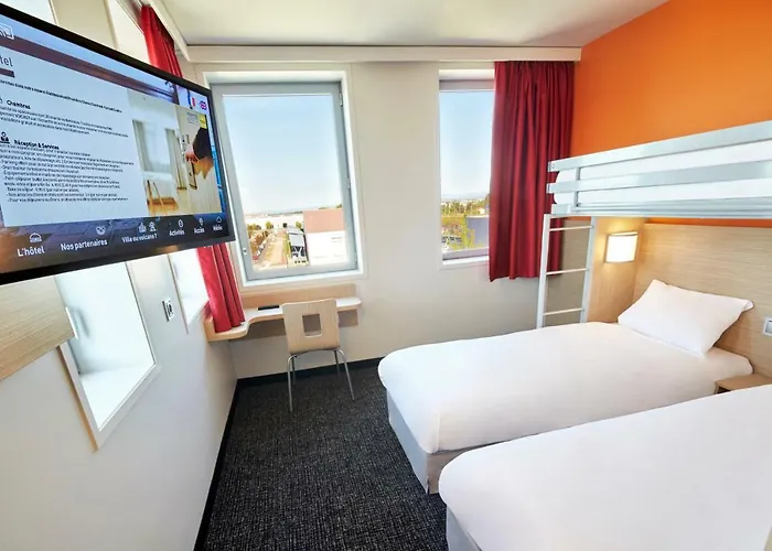 Kyriad Eco - Ferrand Estaing Отель 2*